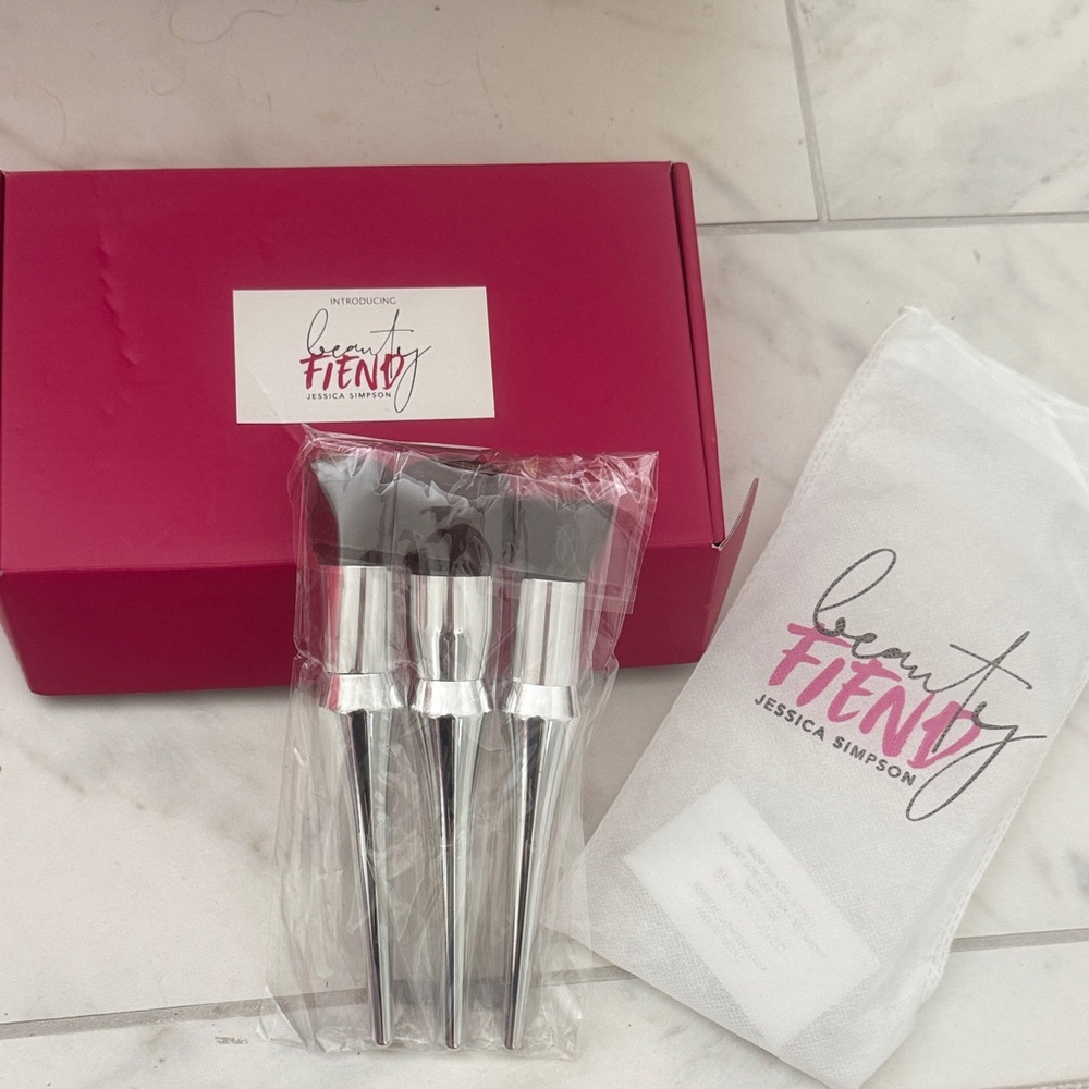 Jessica Simpson makeup brush set